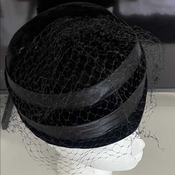 Vintage Black Netting Hat - Picture 2 of 8